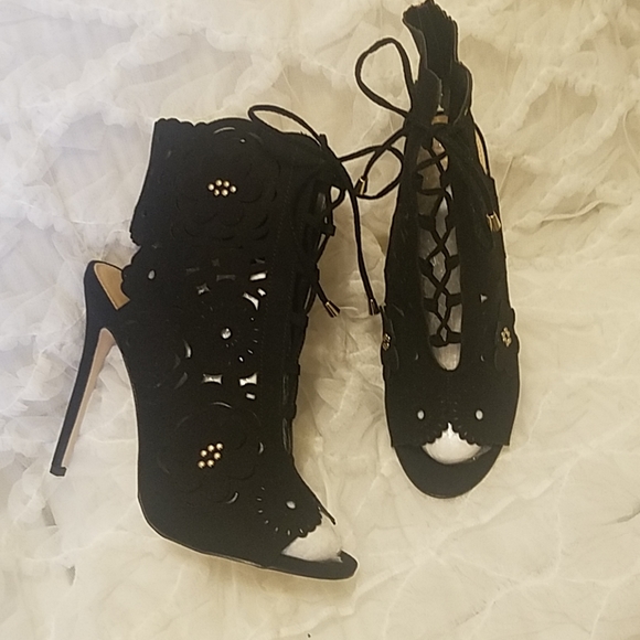 Heels - Picture 6 of 6